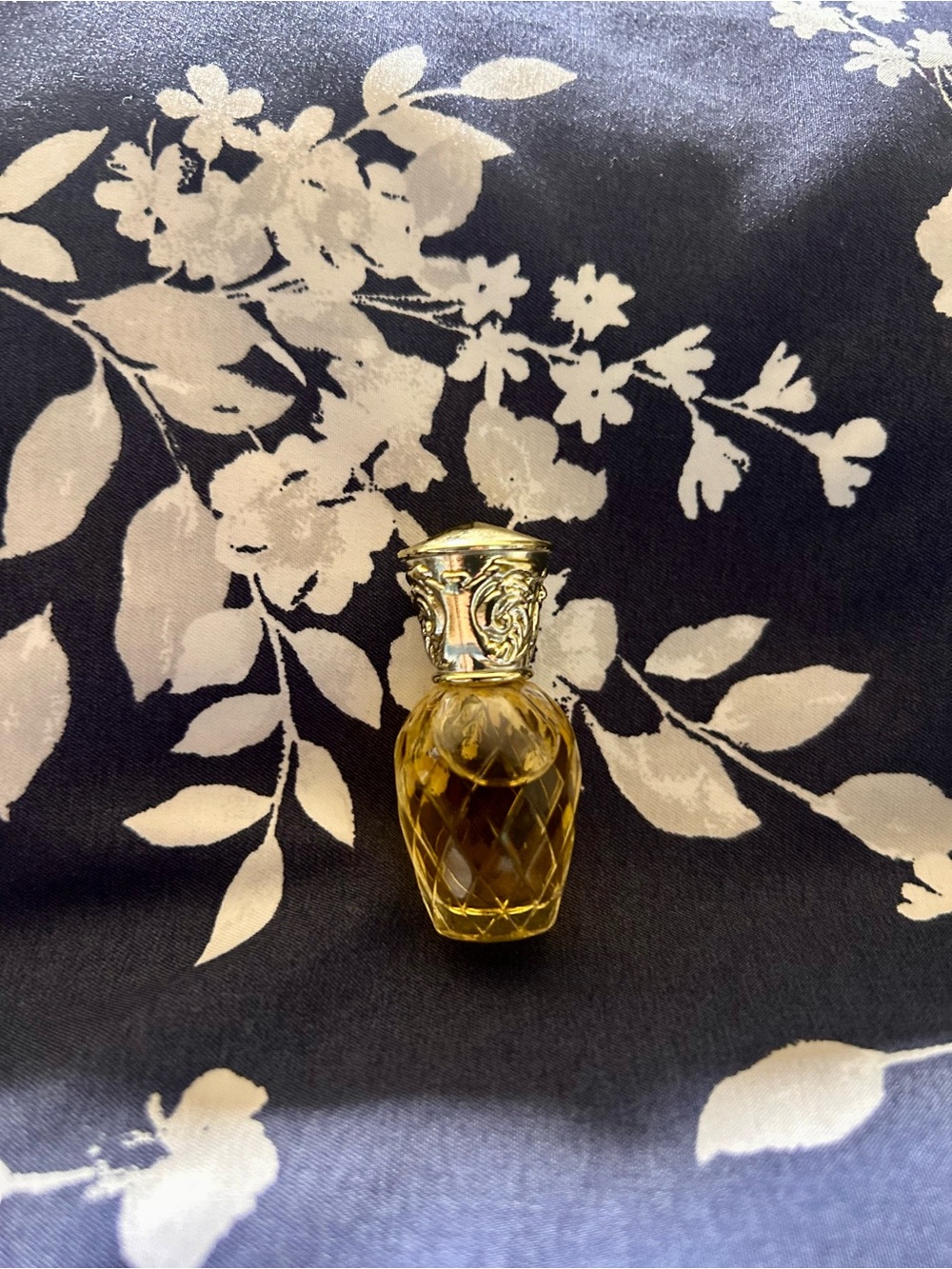 Jessica McClintock Jess Mini Perfume Bottle in Gold 🦋 - Picture 2 of 6